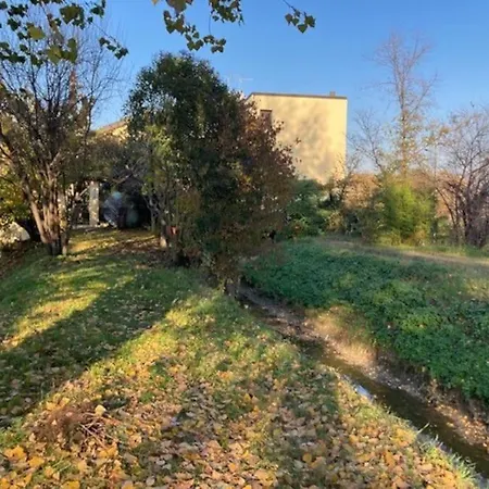 度假居 A Mill House In Town *